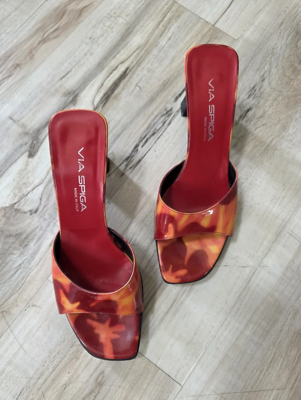 Via Spiga Red and Orange Marbled Women's Mule Sandals 8M Vinyl PVC - Picture 2 of 13
